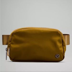 Lululemon everywhere belt bag